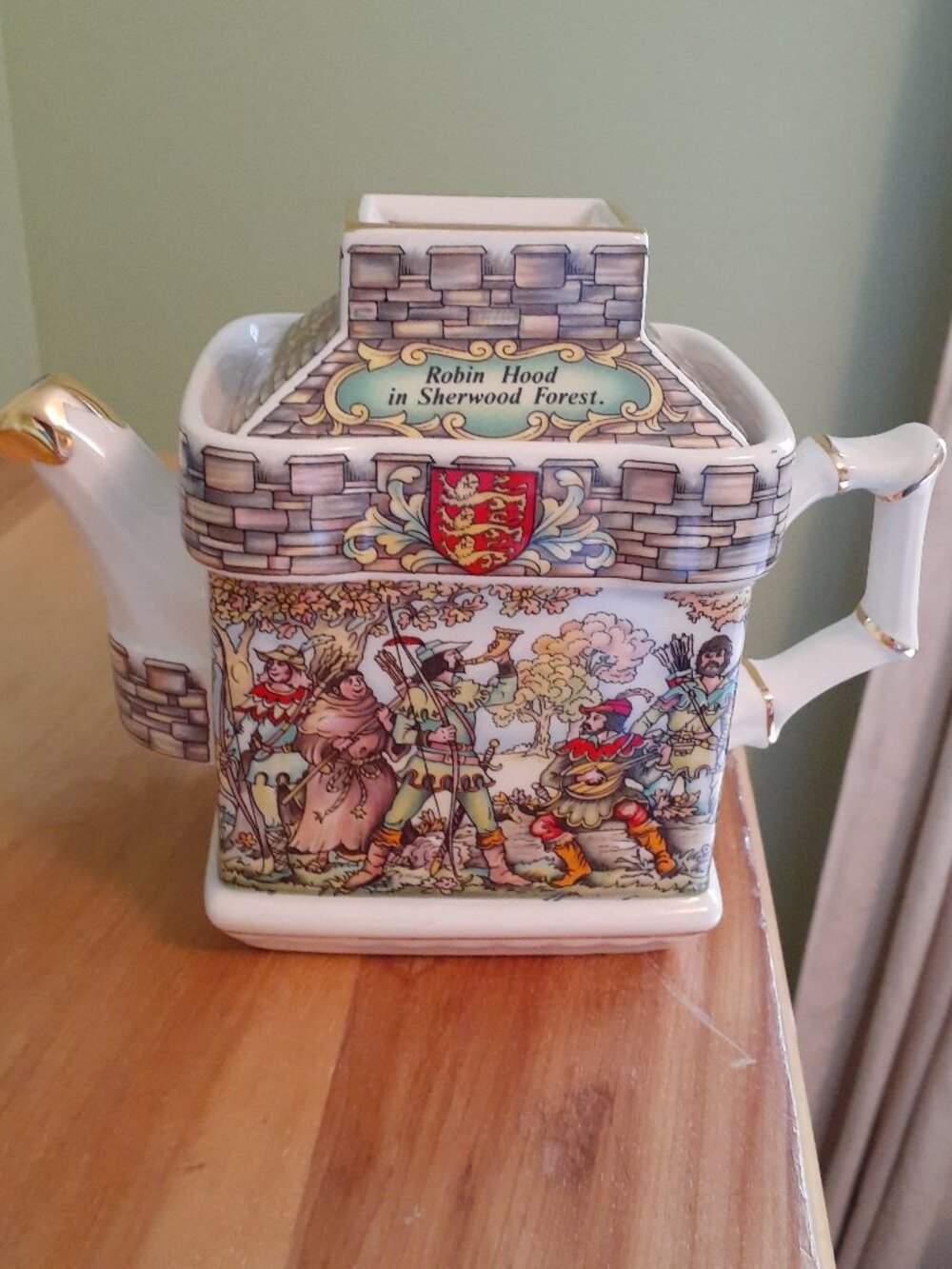 Vintage Sadler Robin Hood Teapot